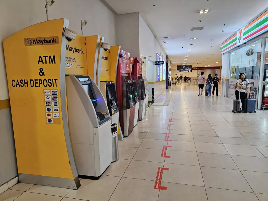ATM-ek a pénztáraknál