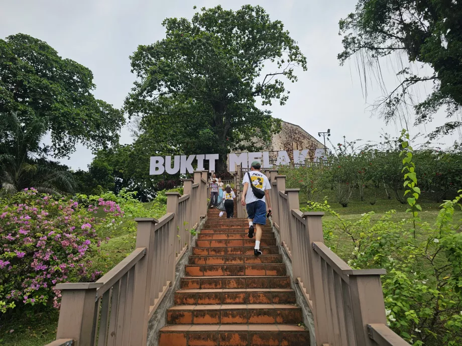 Bukit Melaka, főlépcsőház