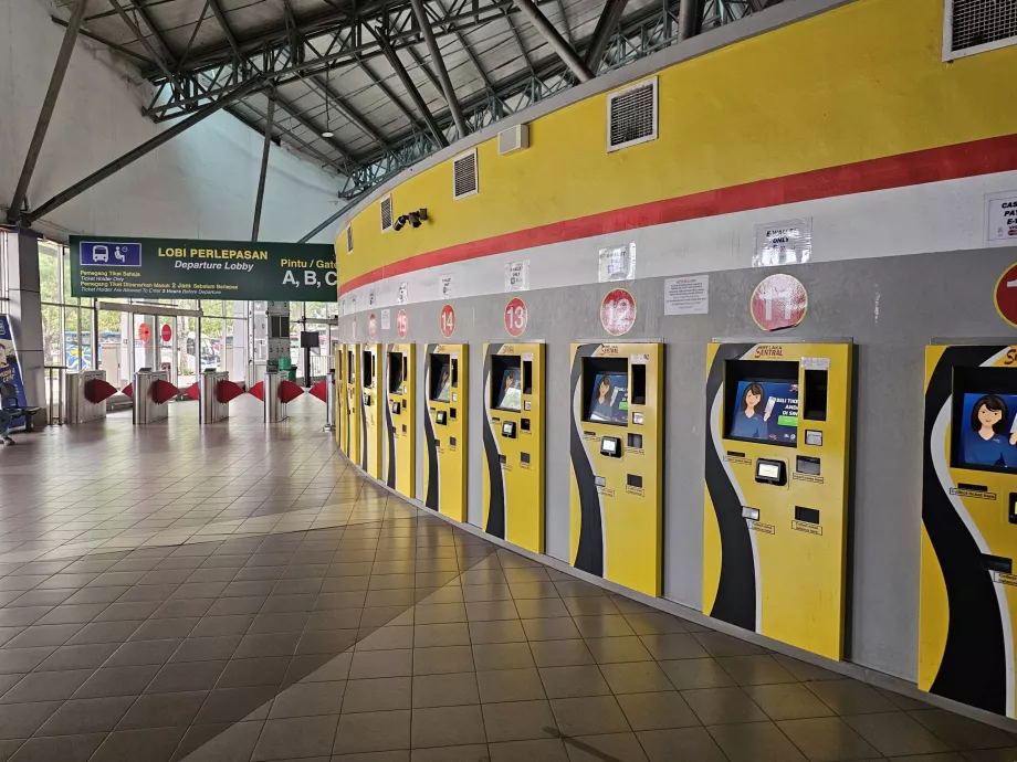 Jegykiadó automaták, buszpályaudvar