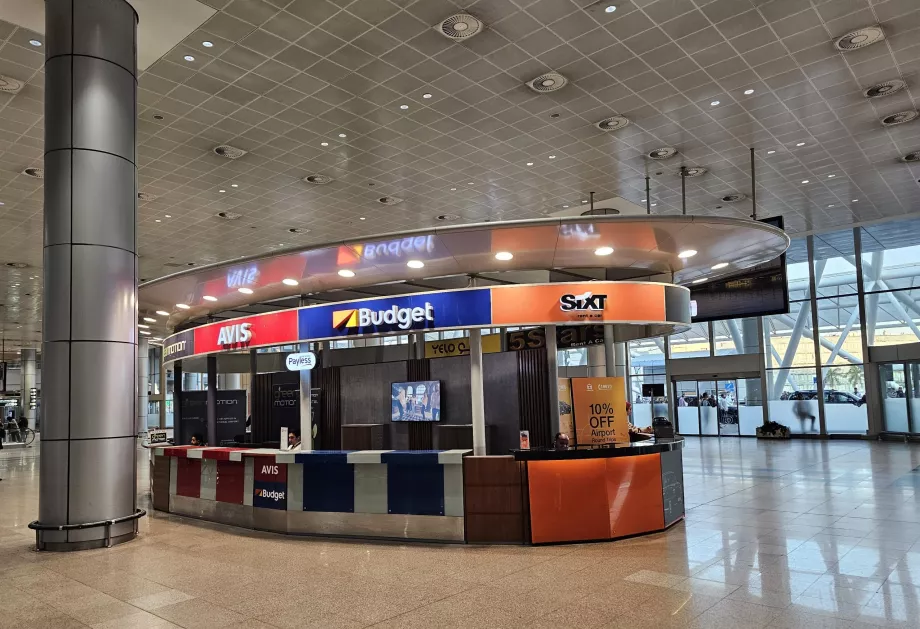 Autókölcsönző pultok