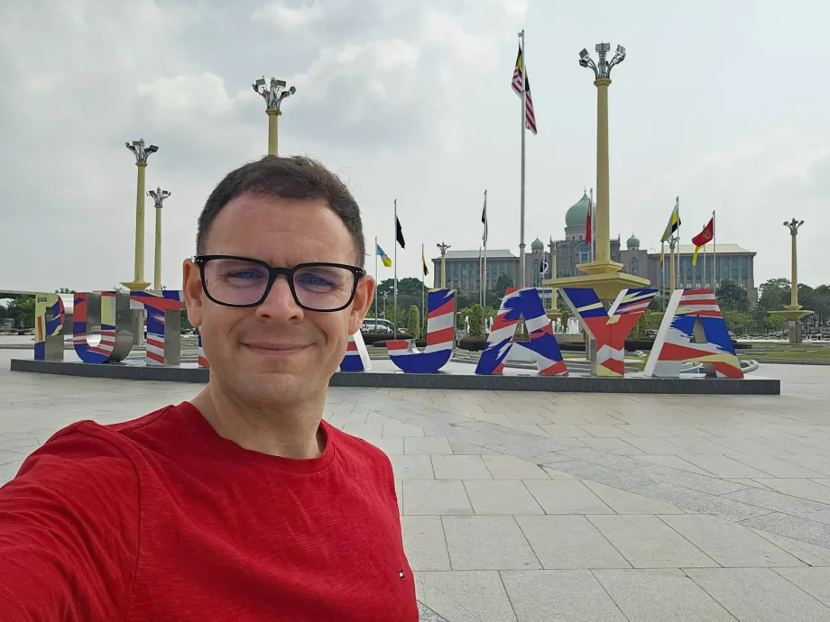 Én a Putrajaya táblánál