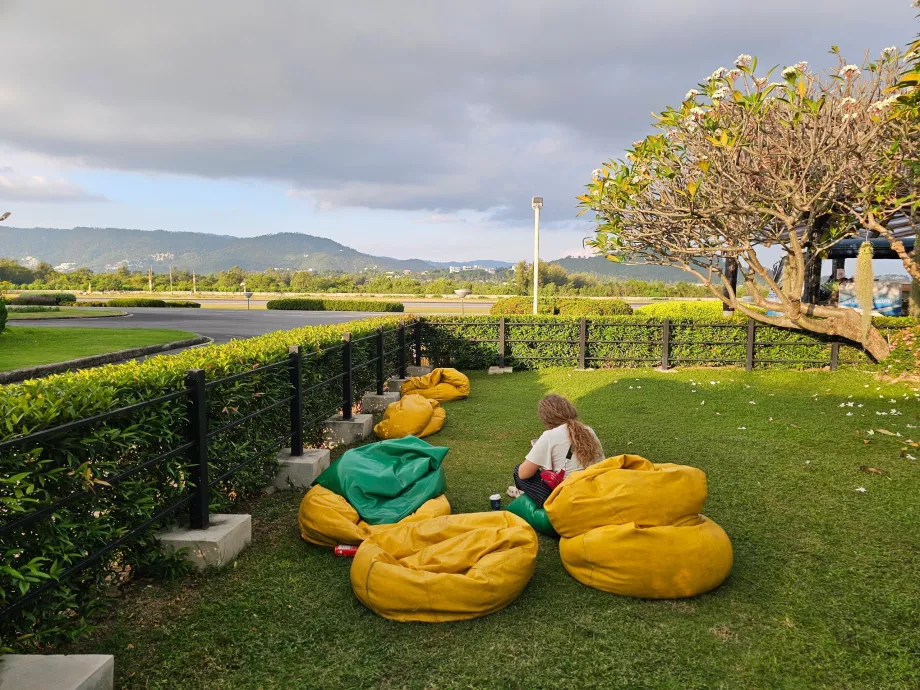 Pihenőhely, tranzitzóna, nemzetközi rész