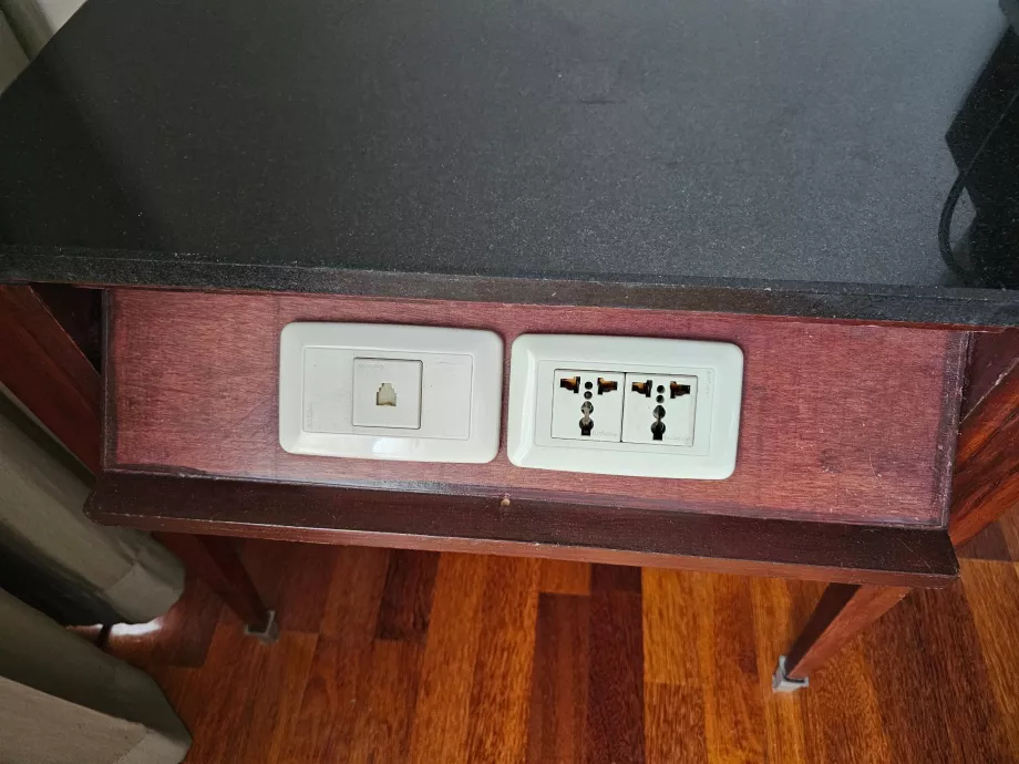 Fiókok az asztalnál