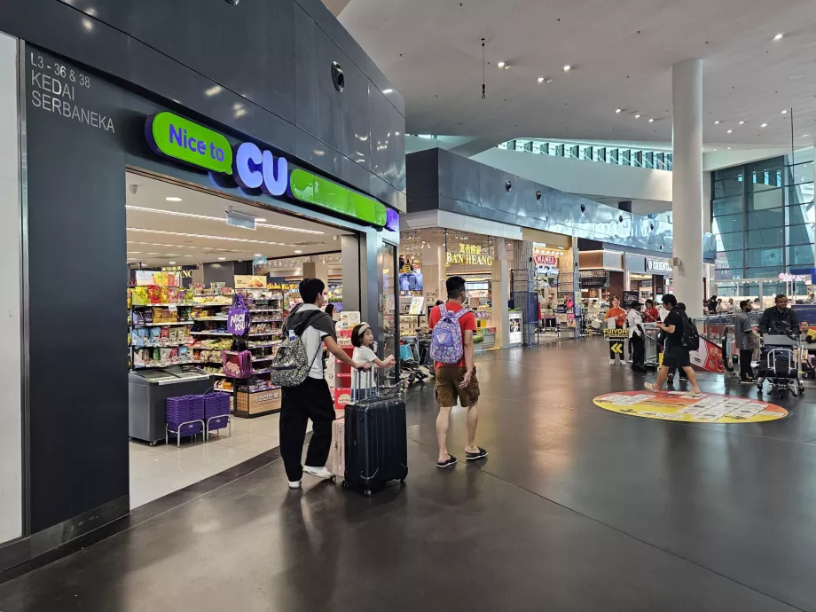 Minimarket, 2. terminál, nyilvános terület