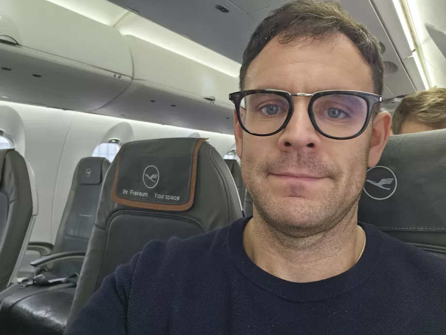 Én és a mellettem lévő üres szék