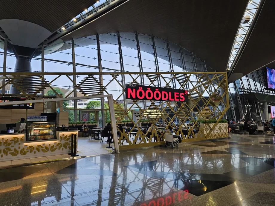 Nööödles étterem, nyilvános terület, 1. terminál