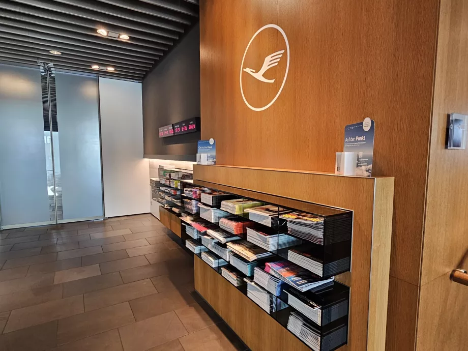 Lufthansa logó a váróterem bejáratánál