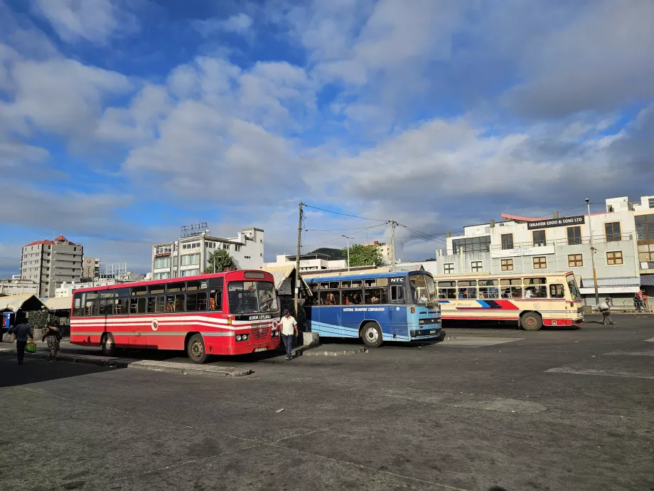 Északi buszpályaudvar / Bevándorlási tér