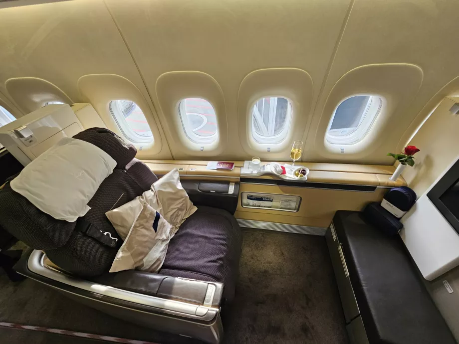 Első osztályú ülés 2 párnával