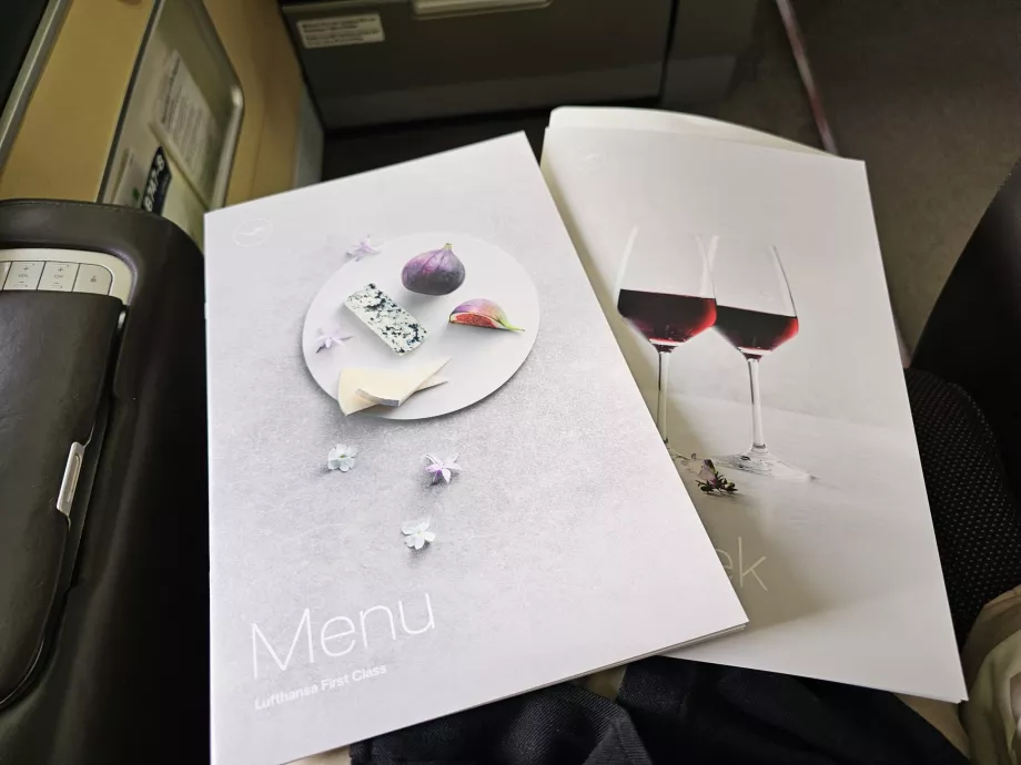 Nyomtatott menü és borlap