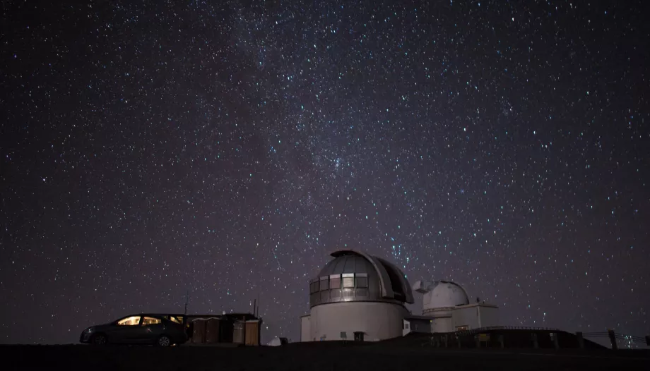 Éjszakai égbolt a Mauna Kea felett