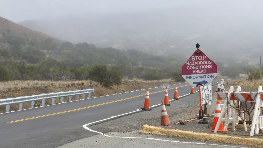 Tájékoztató tábla a Mauna Kea Road kezdeténél