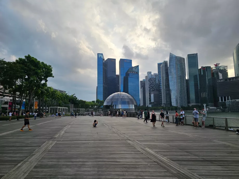 Sétány az MBS-en keresztül