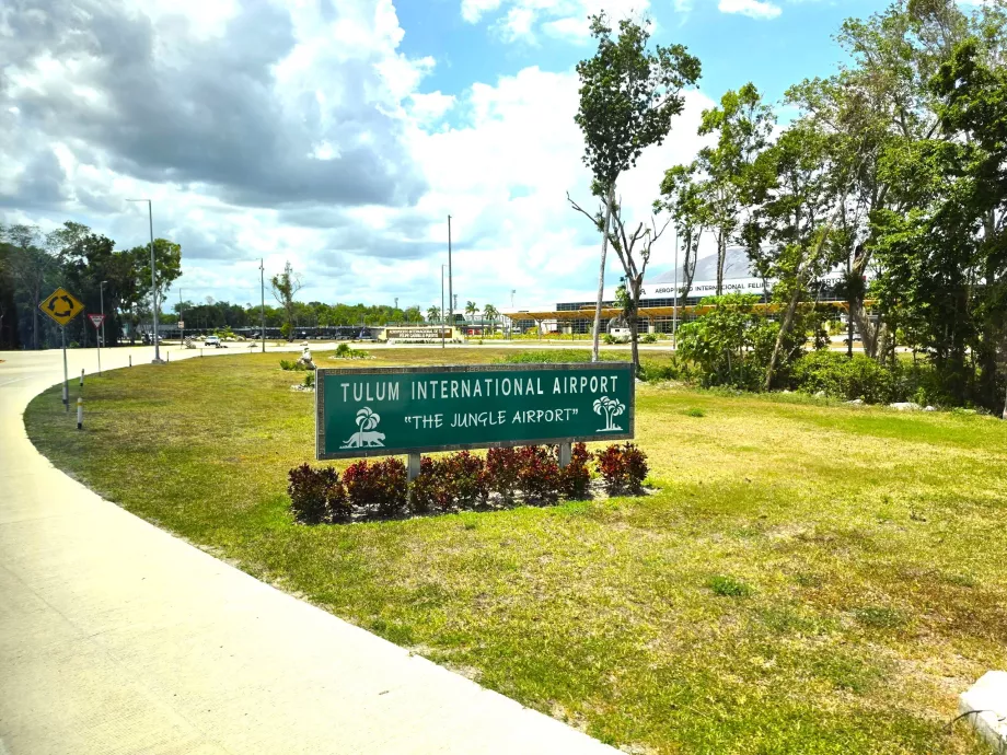 A Tulum repülőtér bejárata
