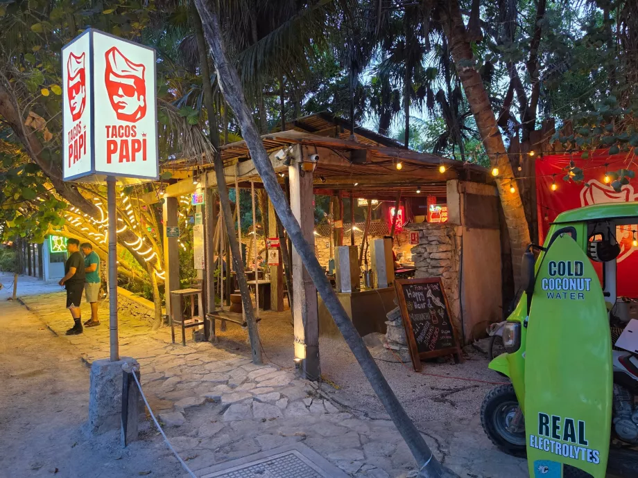 Tacosok Tulum főutcáján