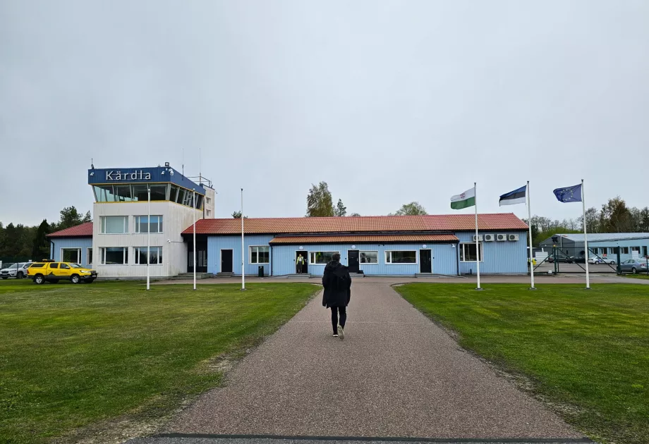 érkezés Kärdla repülőtérről