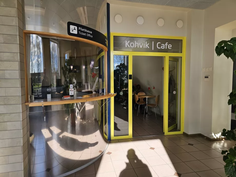 Kávézó a terminál nyilvános részében