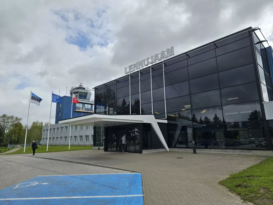 érkezés Tartu repülőtérről