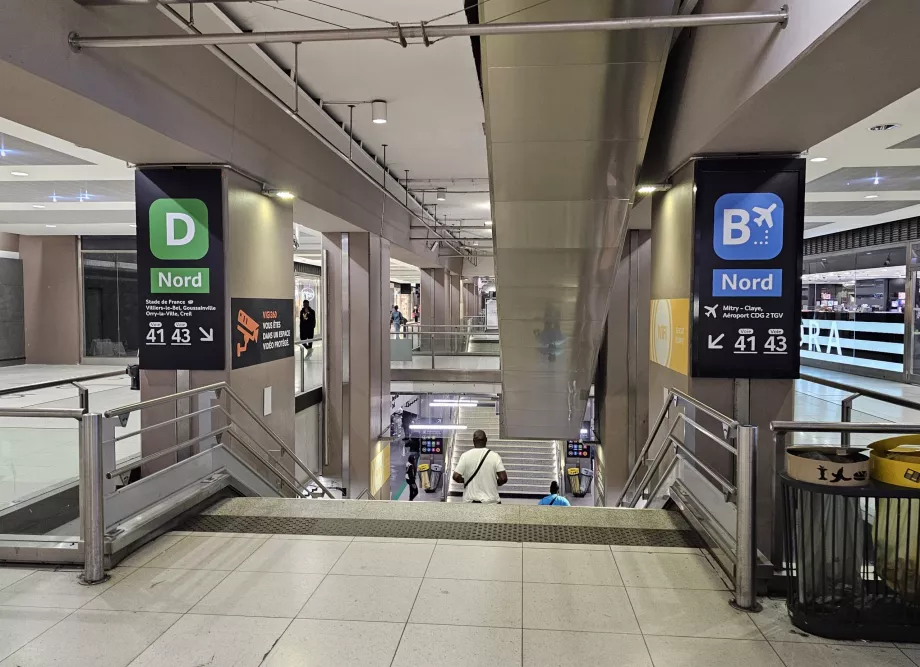 A repülőtér felé tartó vonat peronja - Gare du Nord
