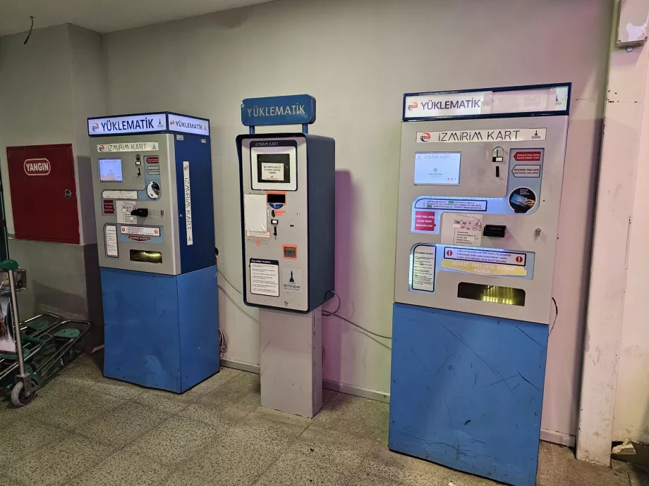 Jegykiadó automaták a metróban