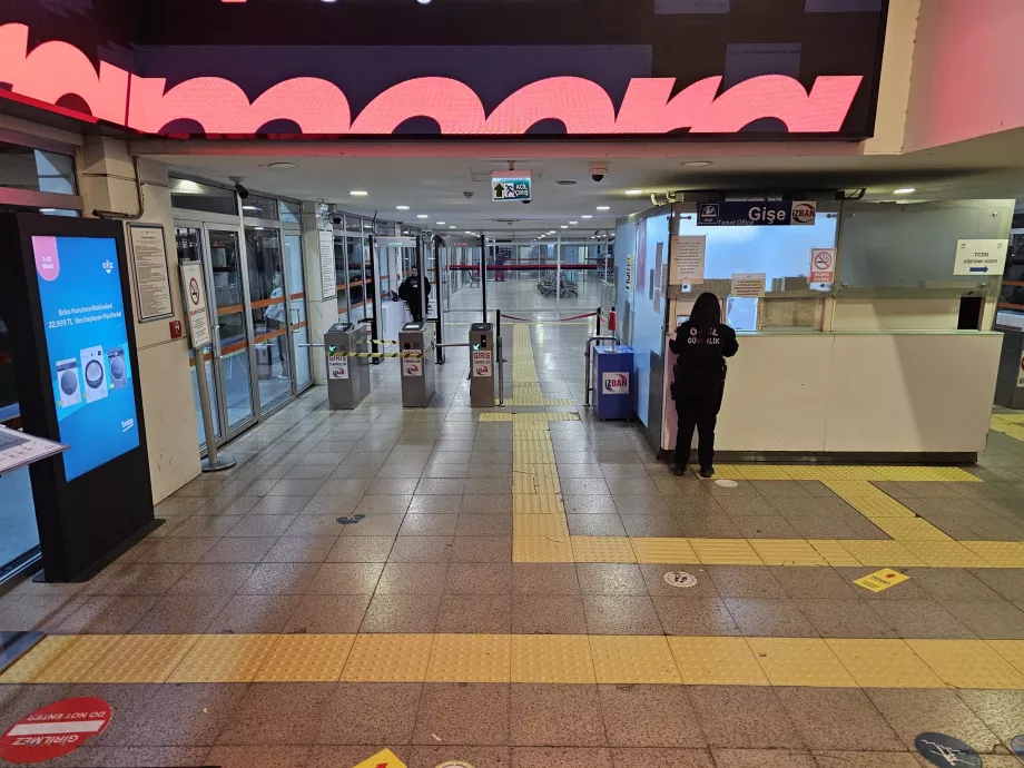 Metróállomások az izmiri repülőtéren