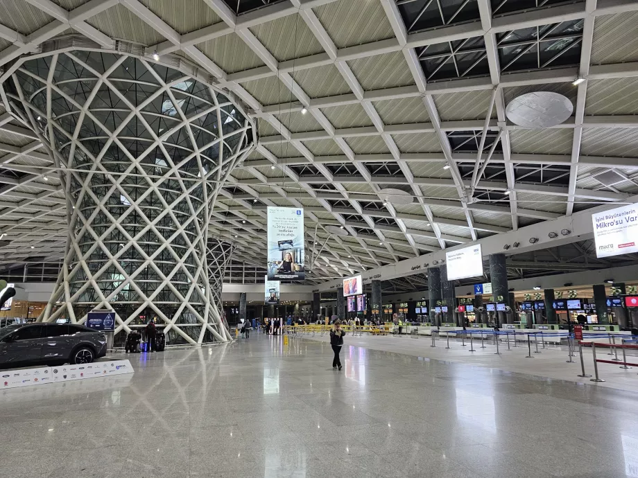 Check-in pultok, belföldi terminál