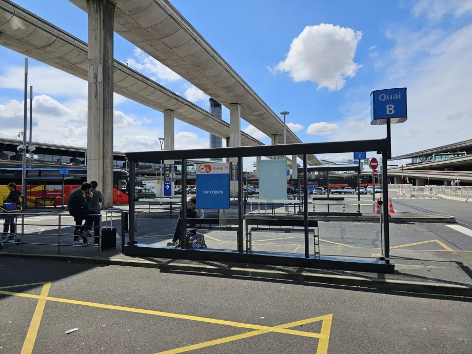 RoissyBus megálló a 2E és 2F terminálok között