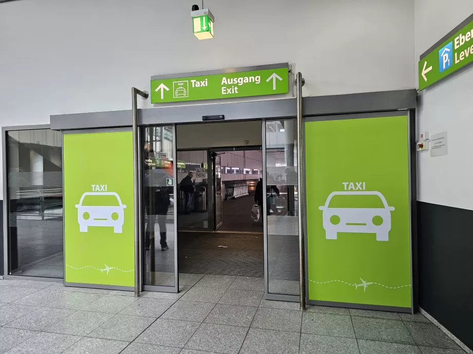 Kijárat a taxikhoz