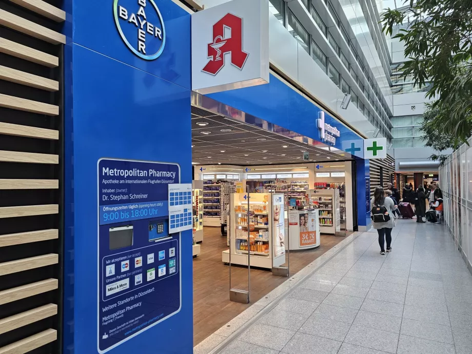 Gyógyszertár a nyilvános részen