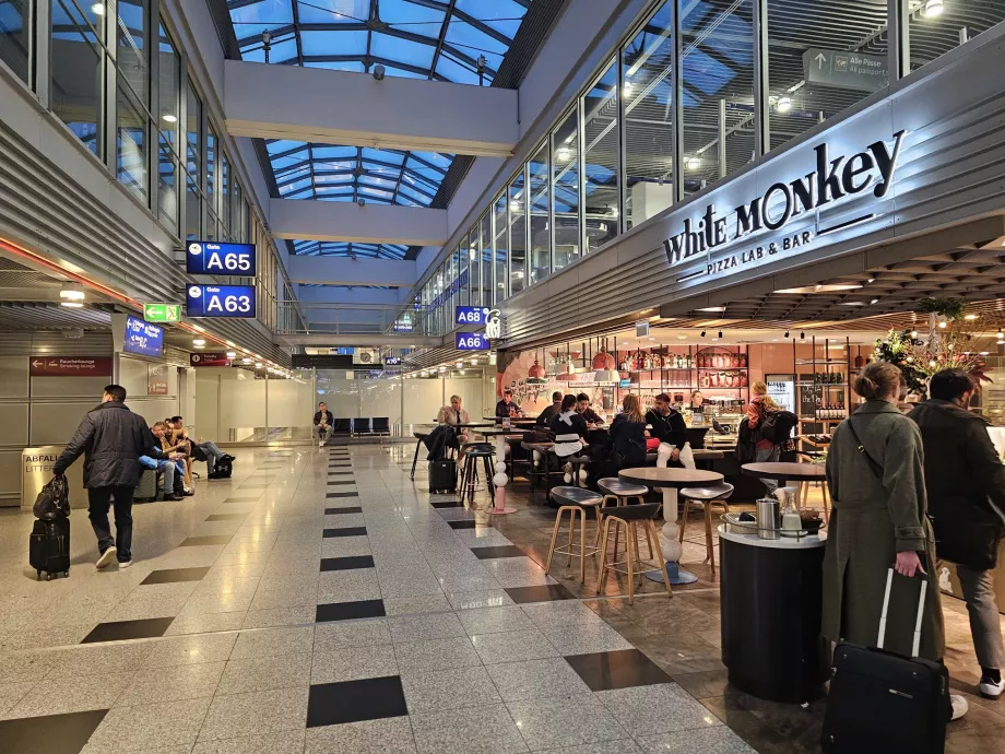 Étterem a tranzitterületen