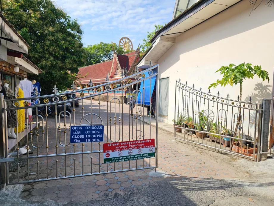 Wat Phra Yai, nyitvatartási idő