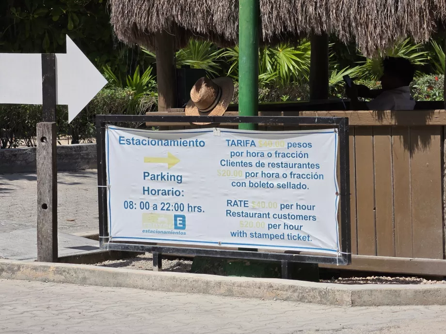 Parkoló az Akumal-öbölnél