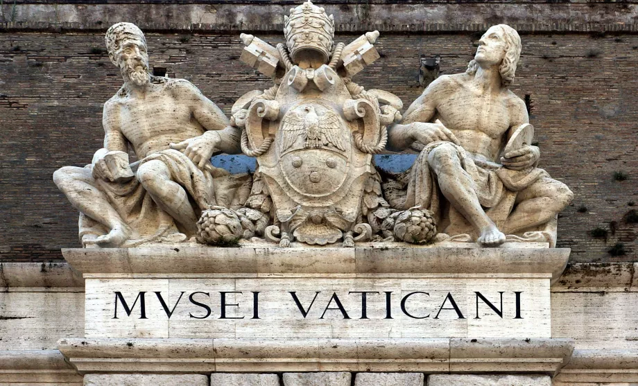 Musei Vaticani felirat