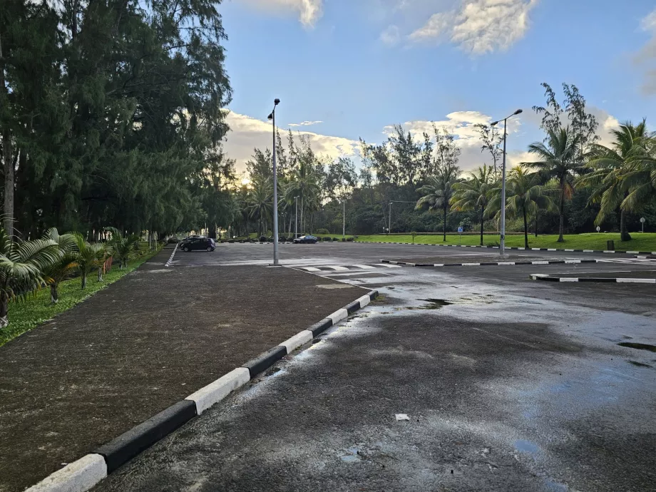 St Felix Beach, parkoló