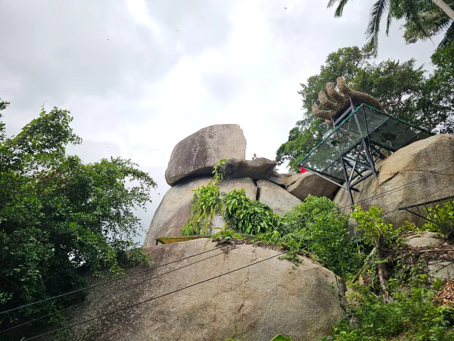 A 2. átfedő kő nézete