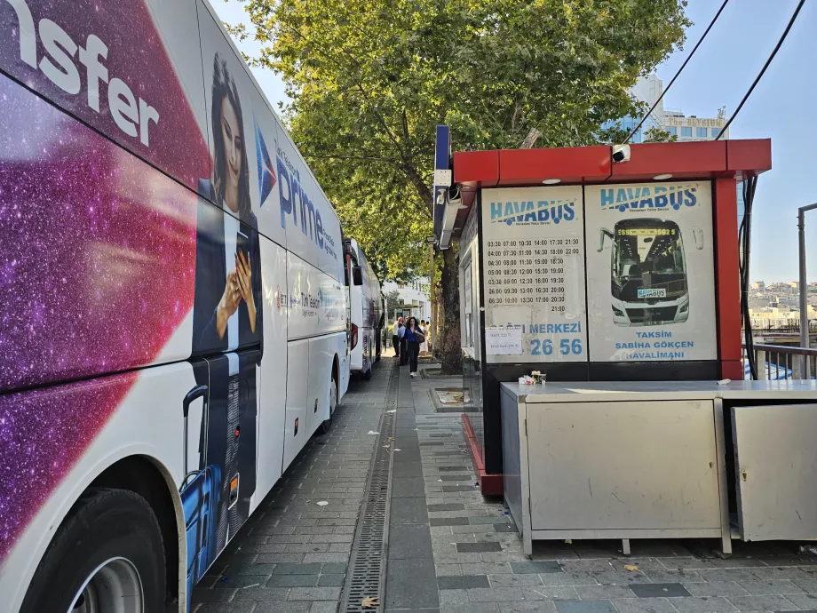 Buszmegálló a Taksim téren