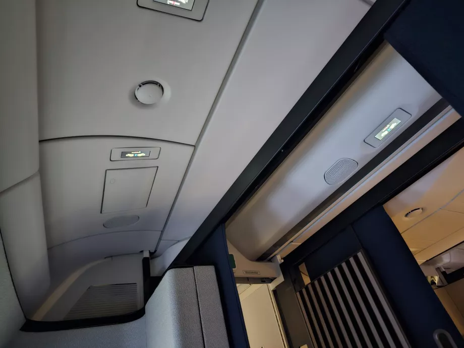 A fej feletti tárolók hiánya