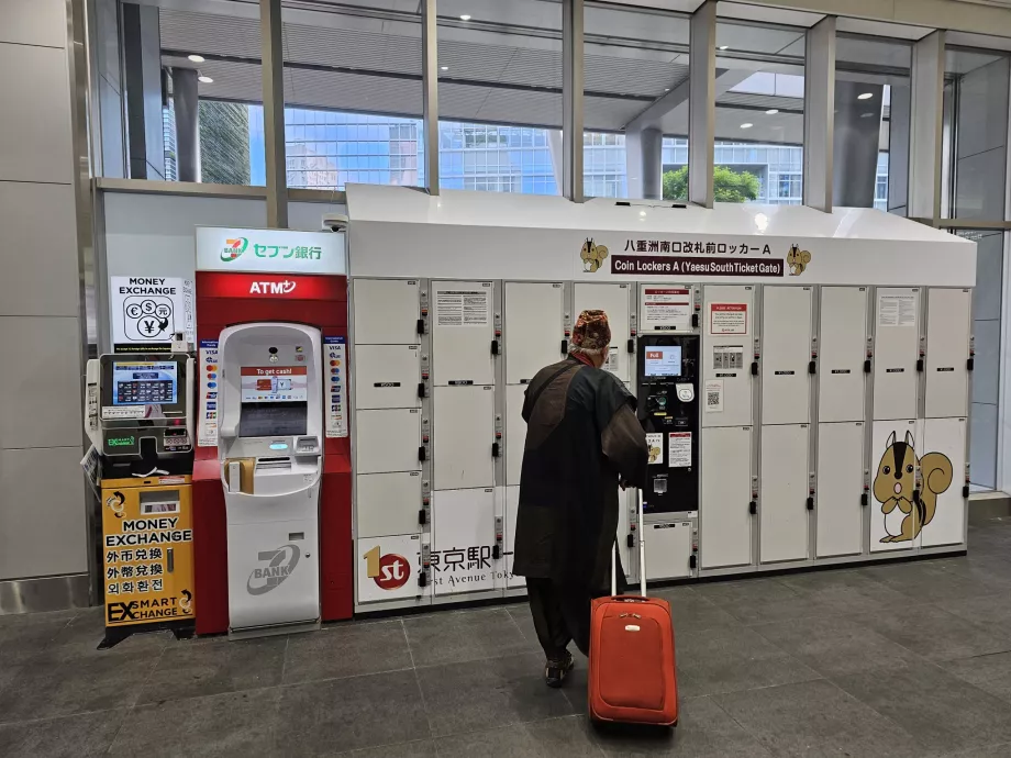 Szekrények a poggyászok tárolására