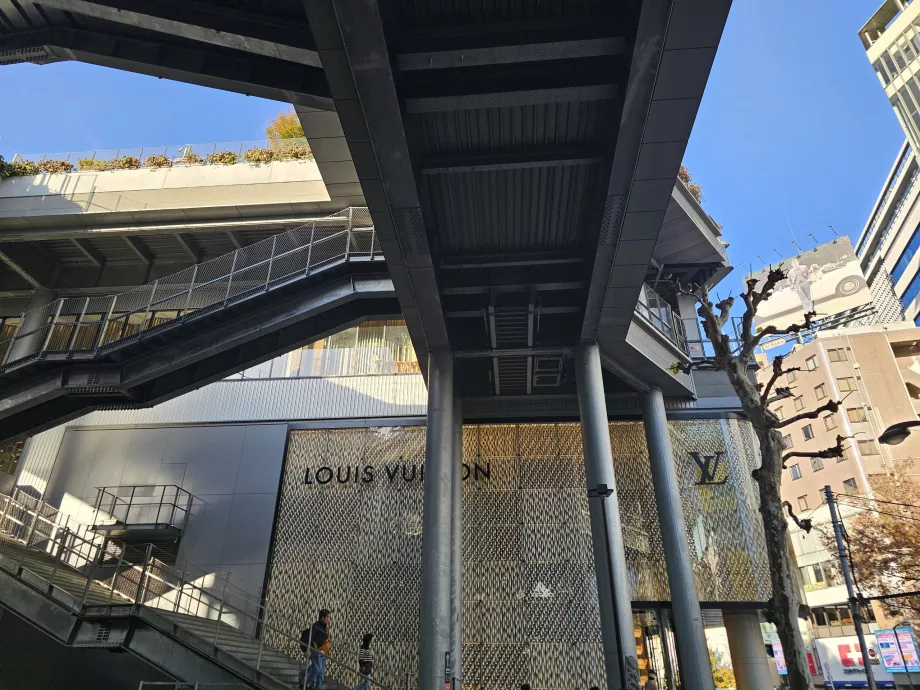 Lépcső a Miyashita Parkba