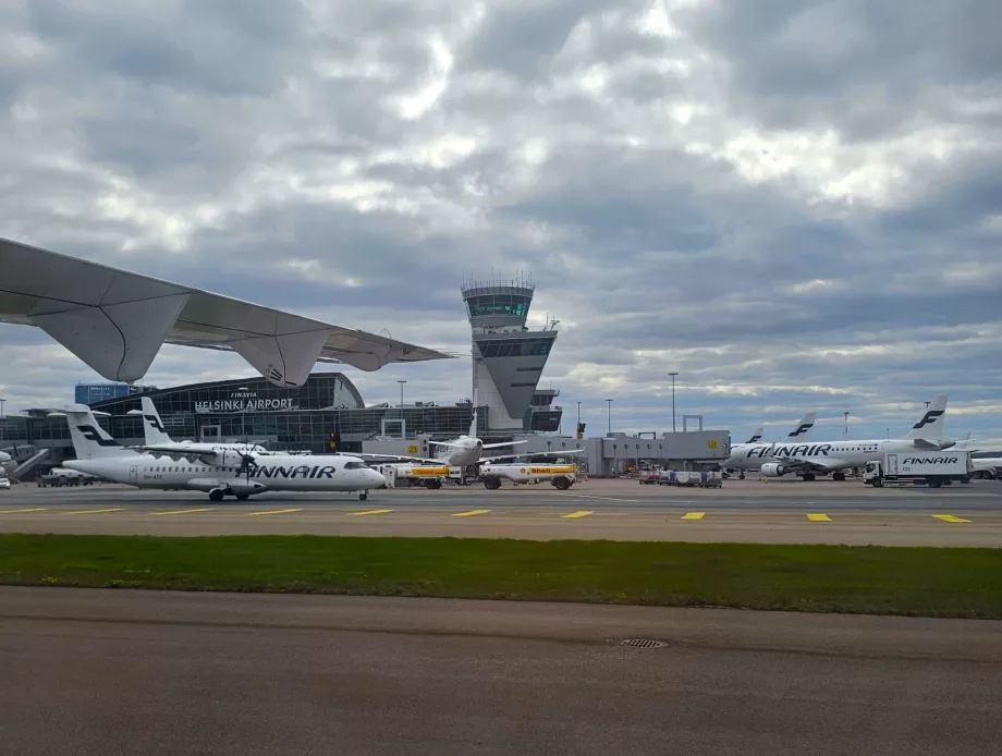 Finnair repülőgép a helsinki repülőtéren