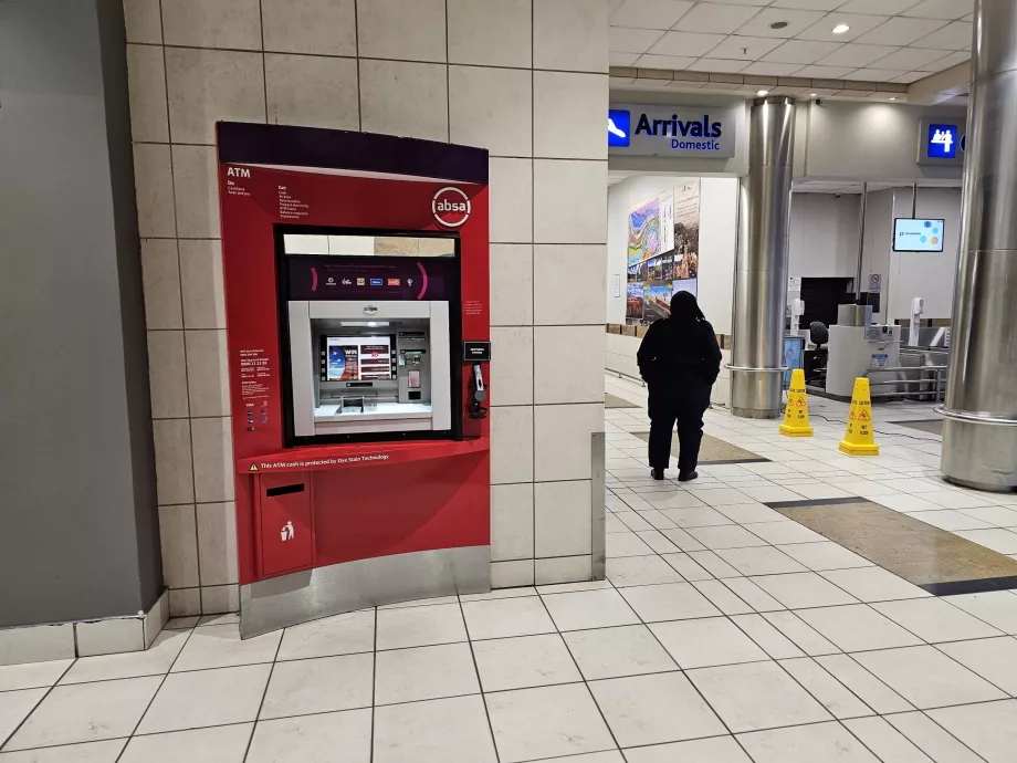 ATM az érkezési csarnokban