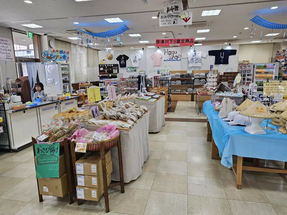 Szuvenírbolt a kikötőben