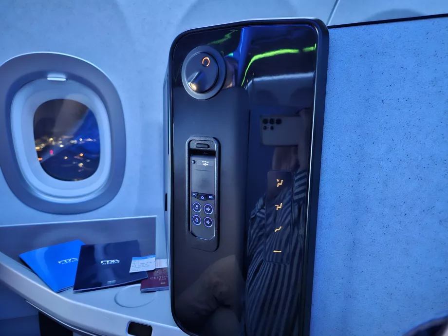 Üléspanel - ülésvezérlés, lámpa és IFE vezérlés