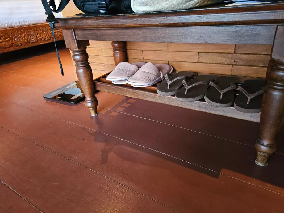 Papucsok, szandálok és mászó mérlegek