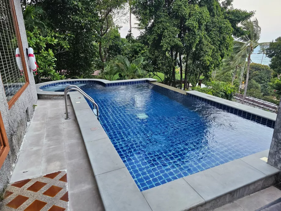 Saját medence a villánkban