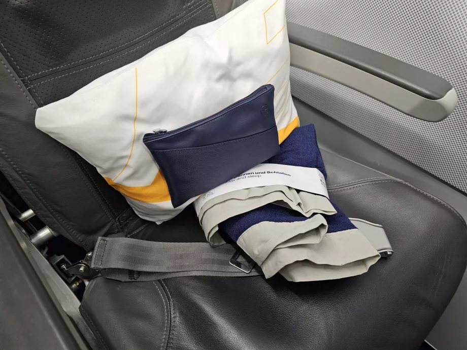 Párna, felszerelési csomag, takaró