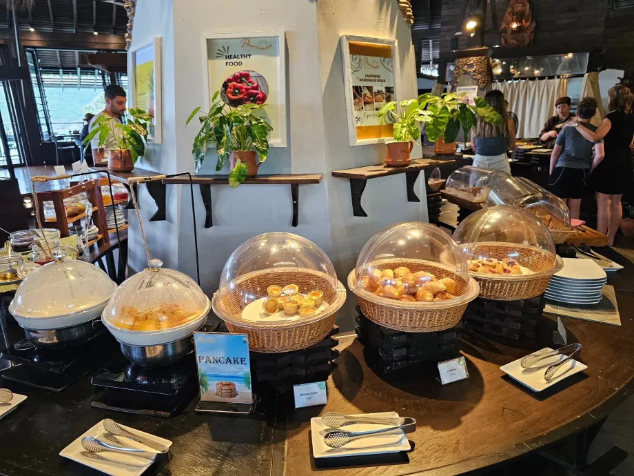 Reggeli: édes sütemények