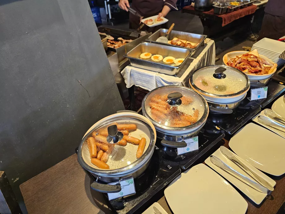 Reggeli: meleg étel