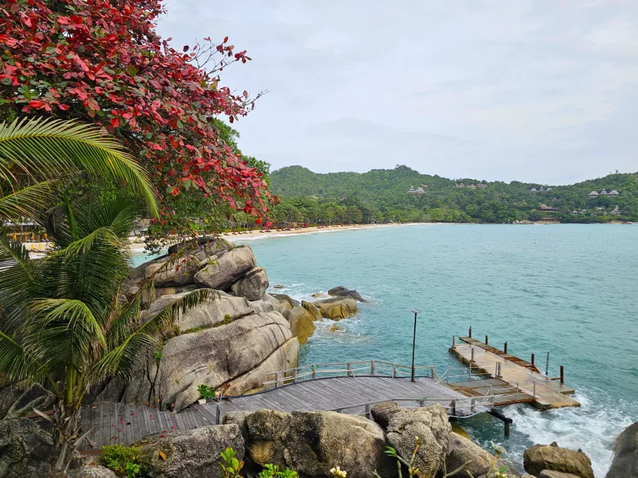 Tengerpart a szálloda körül