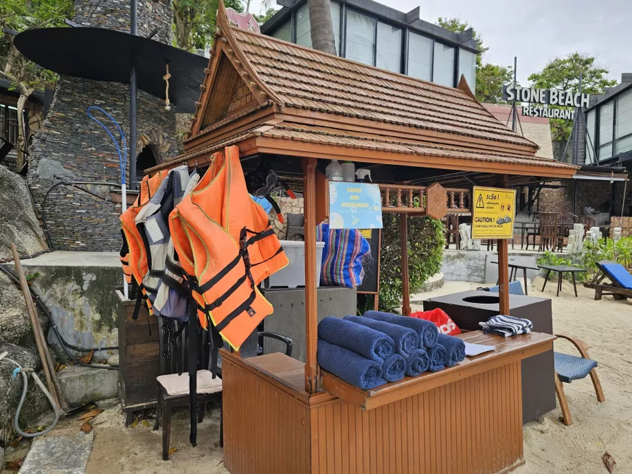 Törölközőkölcsönzés a szálloda strandján